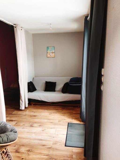Charmante Maison Atypique En Village Saint-Colombin Kültér fotó