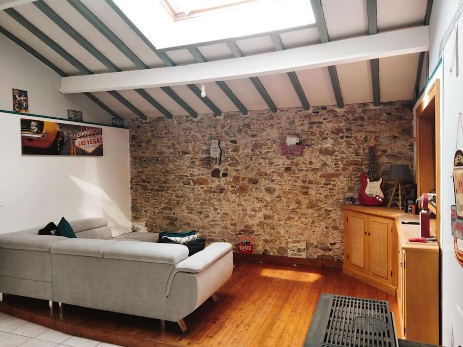 Charmante Maison Atypique En Village Saint-Colombin Kültér fotó