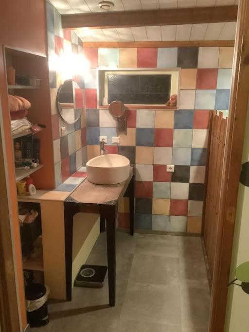Charmante Maison Atypique En Village Saint-Colombin Kültér fotó